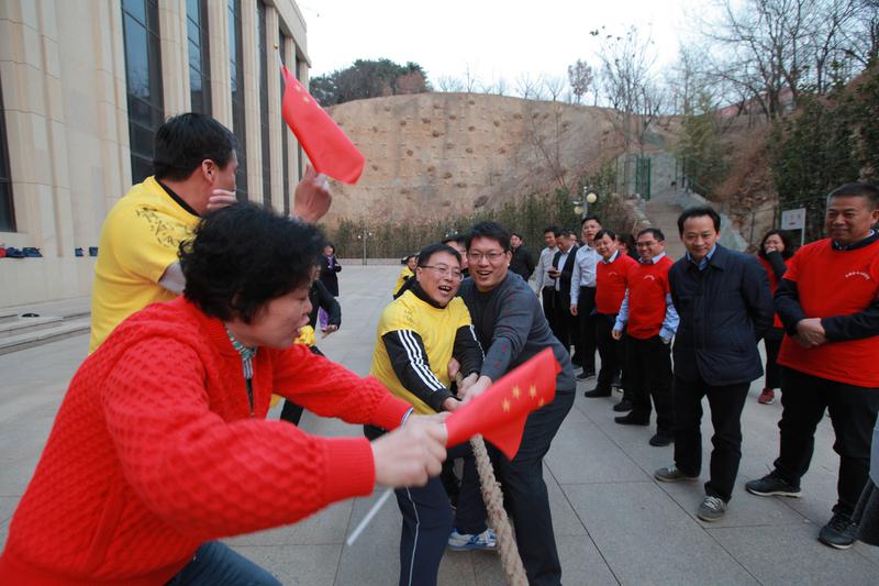第十八期新任縣委宣傳部部長(zhǎng)培訓(xùn)班學(xué)員參加拔河比賽